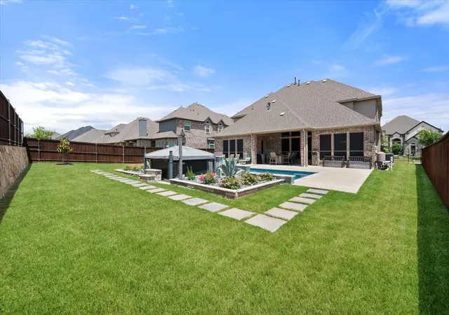 Photo 3 of Single family home for sale at 9913 Villa Verde Dr, Fort Worth, TX 76179 | MLS# 21338879 | Listing updated on 2026-09-14