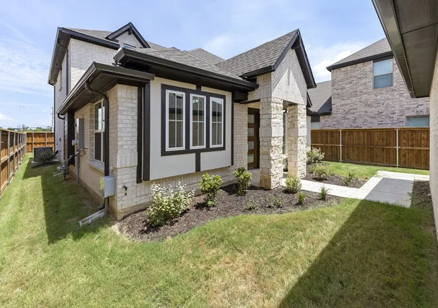 Photo 2 of Single family home for sale at 944 Lost Mine Trl, Little Elm, TX 75068 | MLS# 21338932 | Listing updated on 2026-09-24