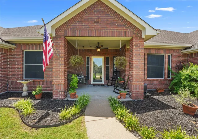 Photo 3 of Sale Pending at 112 Springfield Ln, Waxahachie, TX 75165 | MLS# 21338413 | Listing updated on 2026-10-05