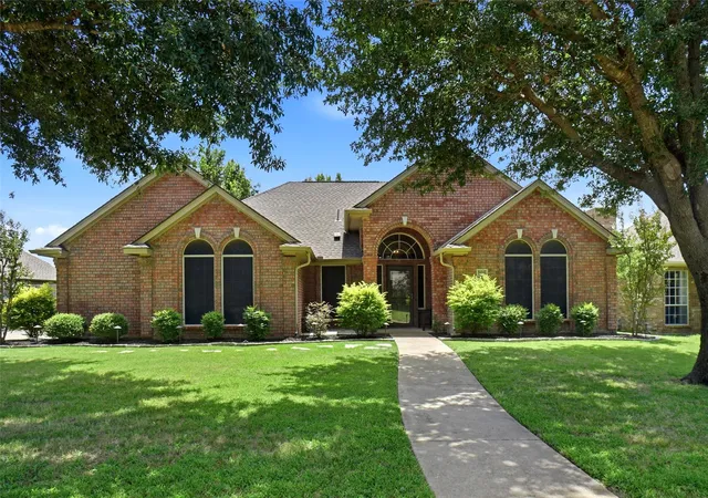 Photo 2 of Single family home for sale at 106 Honeysuckle Dr, Justin, TX 76247 | MLS# 21336097 | Listing updated on 2026-09-10