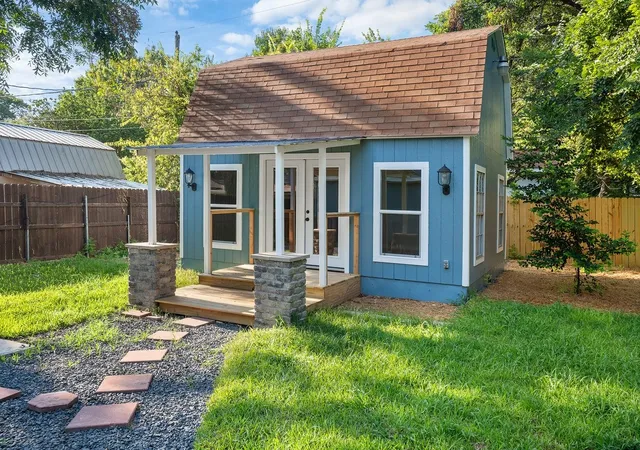 Photo 2 of Single family home for sale at 6136 Walnut Dr, Fort Worth, TX 76114 | MLS# 21339091 | Listing updated on 2026-09-08