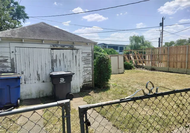 Photo 3 of Single family home for sale at 4726 Cowan Ave, Dallas, TX 75209 | MLS# 21338186 | Listing updated on 2026-09-08