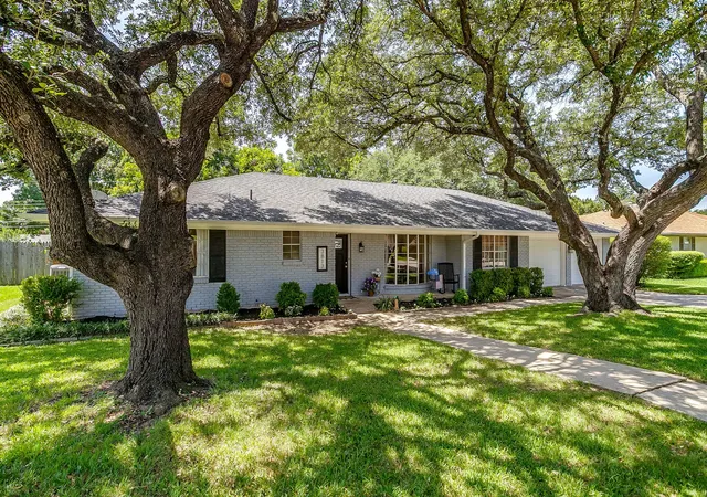 Photo 2 of Single family home for sale at 3817 Lawndale Ave, Fort Worth, TX 76133 | MLS# 21338988 | Listing updated on 2026-09-08