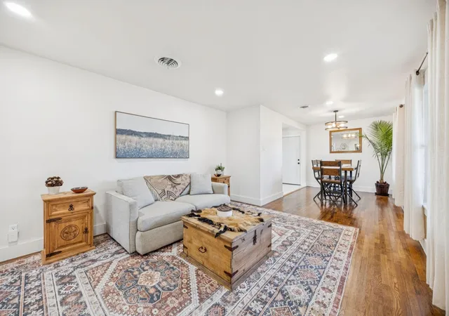 Photo 1 of Single family home for sale at 207 Joe White St, Rockwall, TX 75087 | MLS# 21336368 | Listing updated on 2026-09-28