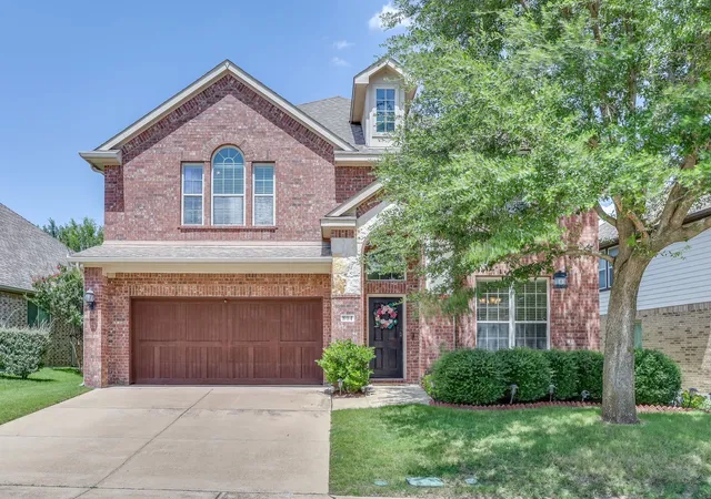 Photo 1 of Single family home for sale at 804 Miramar Dr, Rockwall, TX 75087 | MLS# 21339197 | Listing updated on 2026-09-11
