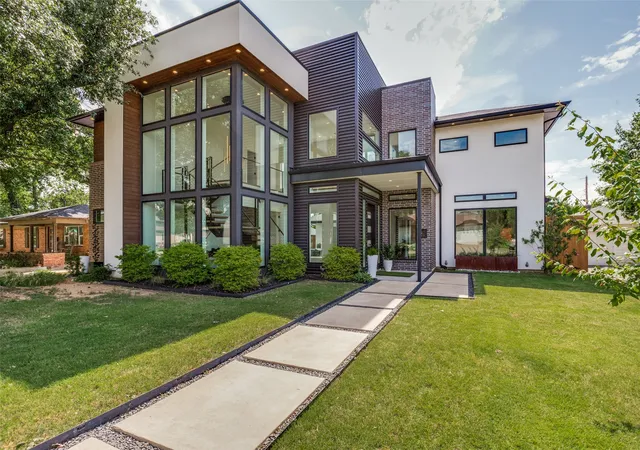 Photo 2 of Sale Pending at 9915 Hurley Wy, Dallas, TX 75220 | MLS# 21338766 | Listing updated on 2026-09-14
