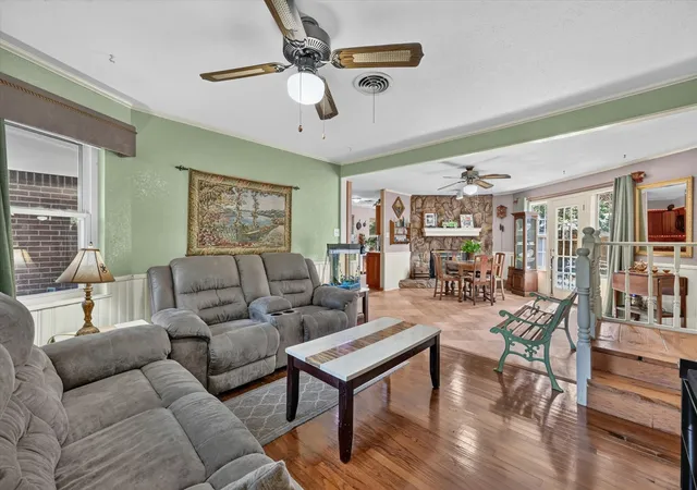 Photo 3 of Sale Pending at 1800 Pecan Park Dr, Arlington, TX 76012 | MLS# 21338198 | Listing updated on 2026-09-14