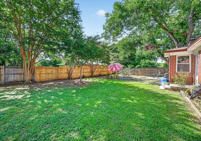 Photo 4 of Sale Pending at 1800 Pecan Park Dr, Arlington, TX 76012 | MLS# 21338198 | Listing updated on 2026-09-14