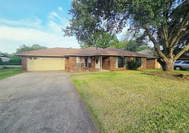 Photo 1 of Single family home for sale at 4911 Longstreet Pl, Bossier City, LA 71112 | MLS# 21339237 | Listing updated on 2026-09-12