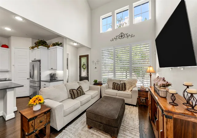 Photo 4 of Townhouse for sale at 4917 Shore Crest Dr, Mc Kinney, TX 75070 | MLS# 21339011 | Listing updated on 2026-09-10