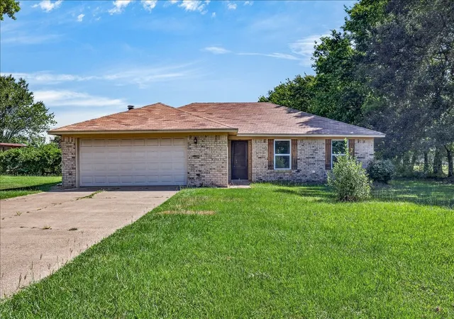 Photo 1 of Single family home for sale at 371 Vz County Road 3601, Edgewood, TX 75117 | MLS# 21334571 | Listing updated on 2026-10-05