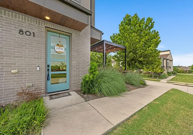 Photo 3 of Sale Pending at 801 Emerling Dr, Mc Kinney, TX 75069 | MLS# 21331352 | Listing updated on 2026-09-29