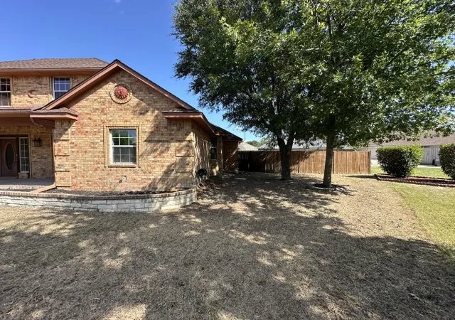 Photo 3 of Single family home for sale at 104 Dovehill Cir, Red Oak, TX 75154 | MLS# 21339351 | Listing updated on 2026-09-08