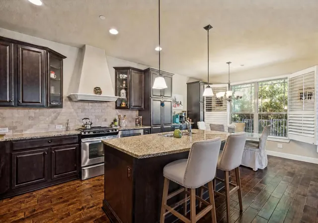 Photo 3 of Townhouse for sale at 1017 Brook Hollow Dr, Euless, TX 76039 | MLS# 21337673 | Listing updated on 2026-10-06