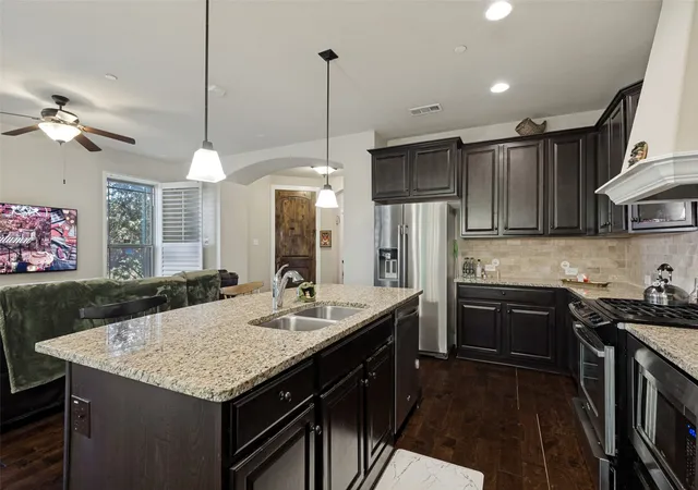 Photo 3 of Townhouse for sale at 1017 Brook Hollow Dr, Euless, TX 76039 | MLS# 21337673 | Listing updated on 2026-10-06