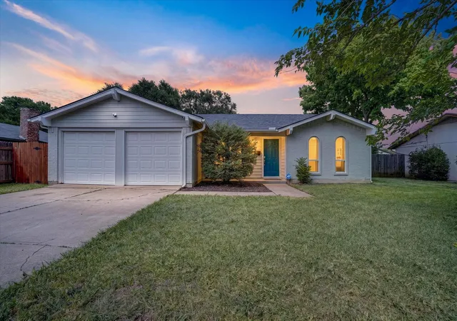 Photo 2 of Single family home for sale at 404 Nw Wintercrest Rd, Burleson, TX 76028 | MLS# 21338445 | Listing updated on 2026-09-11
