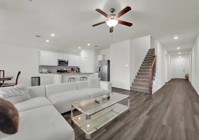Photo 3 of Sale Pending at 702 Pearl Wy, Arlington, TX 76002 | MLS# 21337038 | Listing updated on 2026-09-13