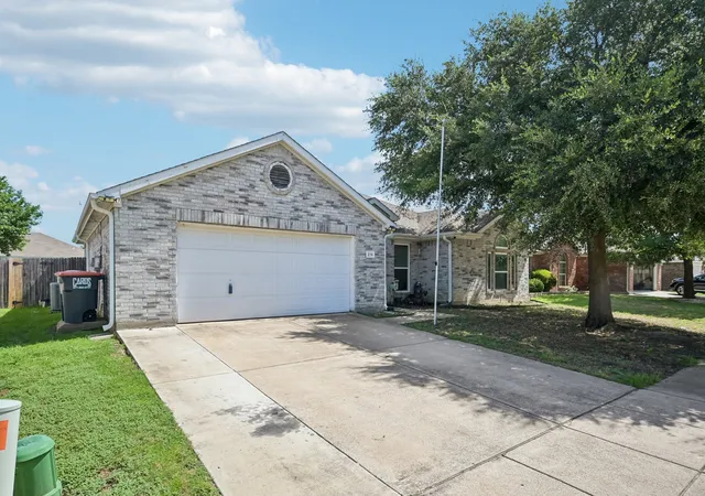 Photo 3 of Single family home for sale at 216 Meadow Lark Ln, Anna, TX 75409 | MLS# 21337299 | Listing updated on 2026-09-16