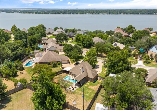 Photo 2 of Single family home for sale at 3930 Buena Vista Cir, Granbury, TX 76049 | MLS# 21337511 | Listing updated on 2026-09-12