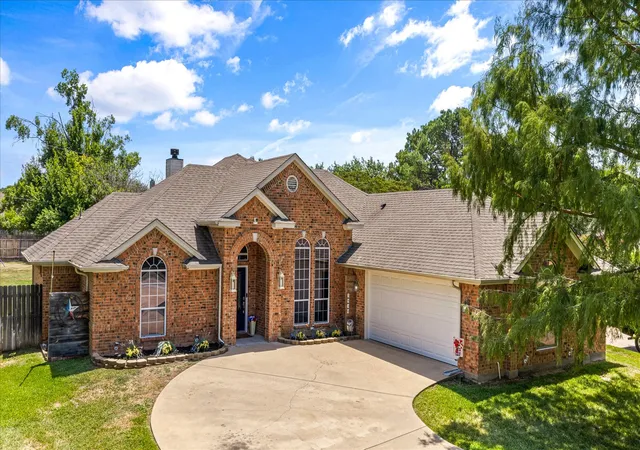 Photo 3 of Single family home for sale at 3930 Buena Vista Cir, Granbury, TX 76049 | MLS# 21337511 | Listing updated on 2026-09-12