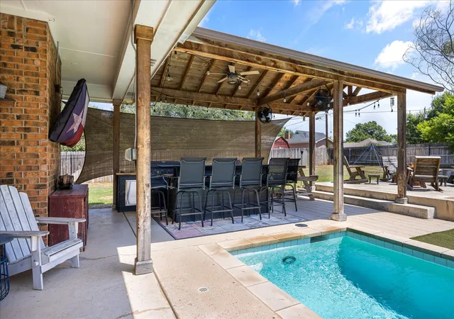 Photo 4 of Single family home for sale at 3930 Buena Vista Cir, Granbury, TX 76049 | MLS# 21337511 | Listing updated on 2026-09-12