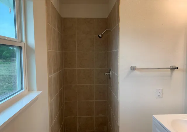 Photo 3 of Sale Pending at 156 Bridlewood Ln, Bridgeport, TX 76426 | MLS# 21339593 | Listing updated on 2026-09-14