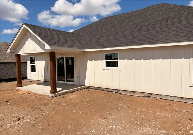 Photo 3 of Single family home for sale at 1305 Walters Dr, Granbury, TX 76048 | MLS# 21339698 | Listing updated on 2026-09-14
