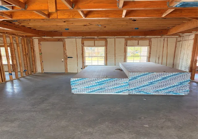 Photo 3 of Single family home for sale at 1305 Walters Dr, Granbury, TX 76048 | MLS# 21339698 | Listing updated on 2026-09-14