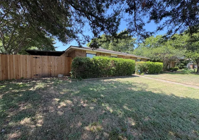 Photo 1 of Single family home for sale at 7222 Hedge Dr, Dallas, TX 75249 | MLS# 21339732 | Listing updated on 2026-10-06