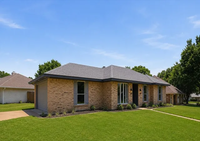 Photo 2 of Single family home for sale at 3920 Felisa Pl, Fort Worth, TX 76133 | MLS# 21338399 | Listing updated on 2026-09-11