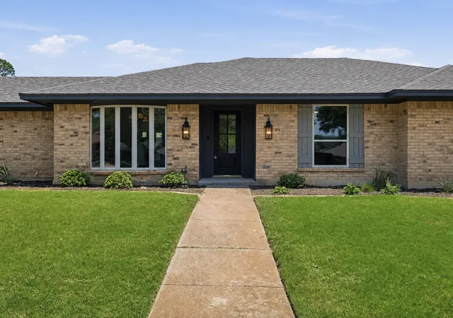 Photo 3 of Single family home for sale at 3920 Felisa Pl, Fort Worth, TX 76133 | MLS# 21338399 | Listing updated on 2026-09-11