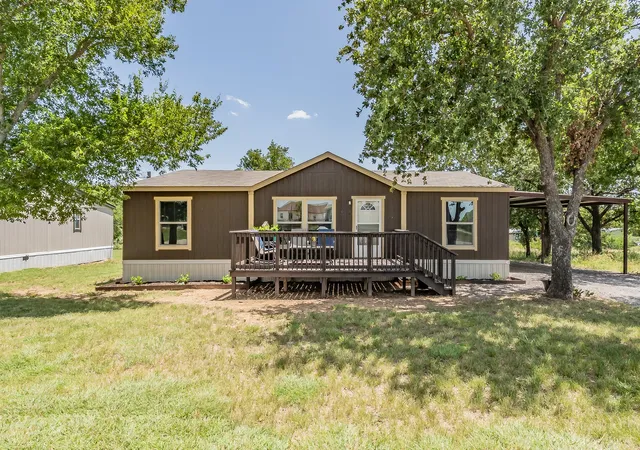 Photo 2 of Sale Pending at 204 Overland Trl, Jacksboro, TX 76458 | MLS# 21339378 | Listing updated on 2026-09-17