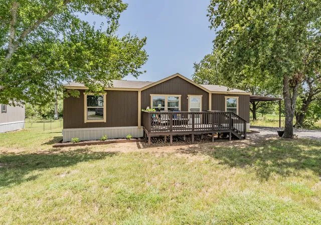 Photo 3 of Sale Pending at 204 Overland Trl, Jacksboro, TX 76458 | MLS# 21339378 | Listing updated on 2026-09-17