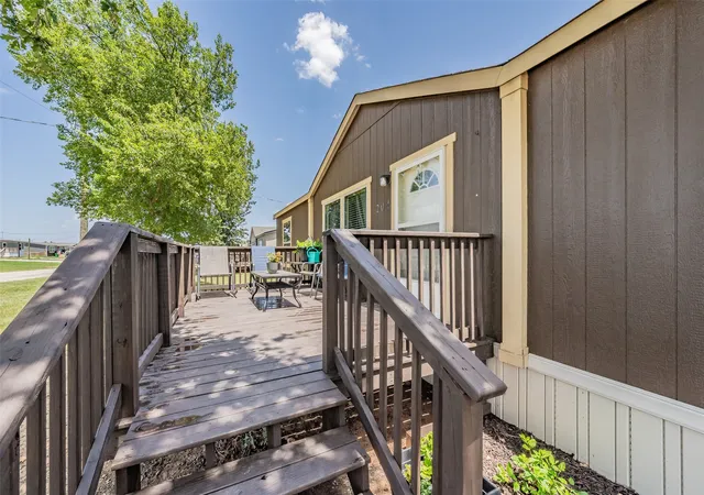 Photo 4 of Sale Pending at 204 Overland Trl, Jacksboro, TX 76458 | MLS# 21339378 | Listing updated on 2026-09-17