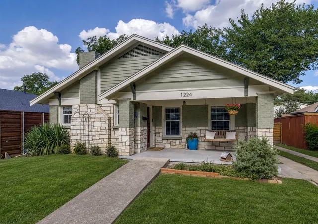 Photo 2 of Single family home for sale at 1224 Hollywood Ave, Dallas, TX 75208 | MLS# 21339293 | Listing updated on 2026-09-08