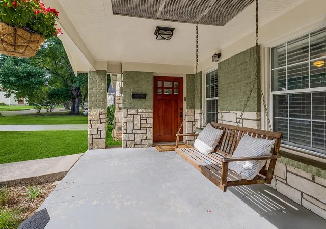 Photo 3 of Single family home for sale at 1224 Hollywood Ave, Dallas, TX 75208 | MLS# 21339293 | Listing updated on 2026-09-08