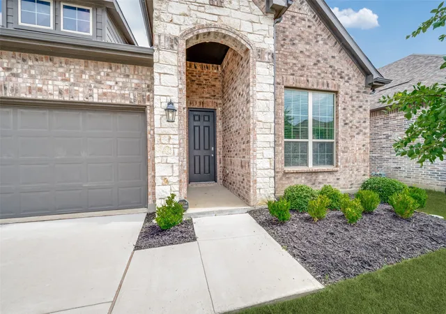 Photo 2 of Single family home for sale at 809 Cromwell Dr, Celina, TX 75009 | MLS# 21338866 | Listing updated on 2026-10-06