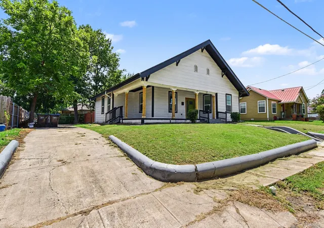 Photo 3 of Single family home for sale at 2611 Bourland St, Greenville, TX 75401 | MLS# 21339740 | Listing updated on 2026-09-13