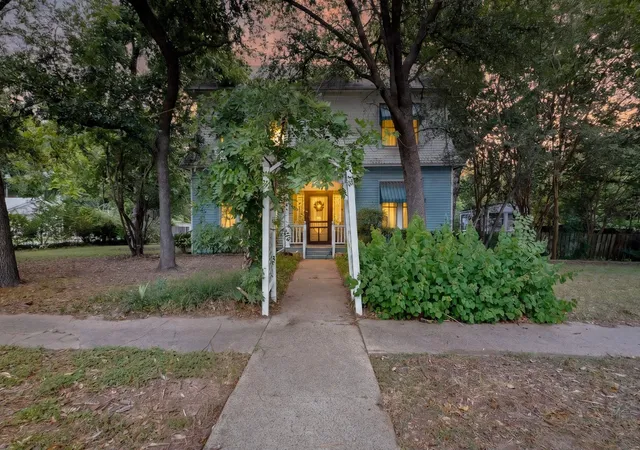 Photo 1 of Sale Pending at 604 Johnson St, Terrell, TX 75160 | MLS# 21338607 | Listing updated on 2026-10-05