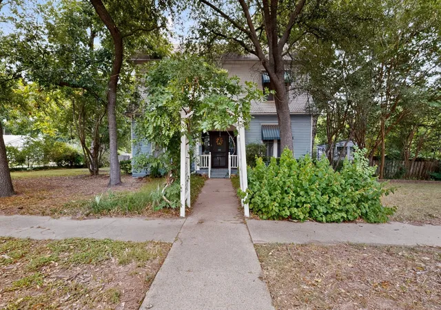 Photo 2 of Sale Pending at 604 Johnson St, Terrell, TX 75160 | MLS# 21338607 | Listing updated on 2026-10-05