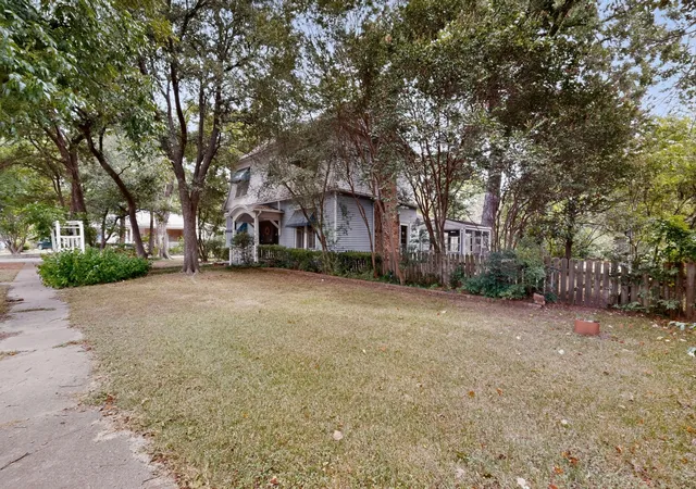 Photo 3 of Sale Pending at 604 Johnson St, Terrell, TX 75160 | MLS# 21338607 | Listing updated on 2026-10-05