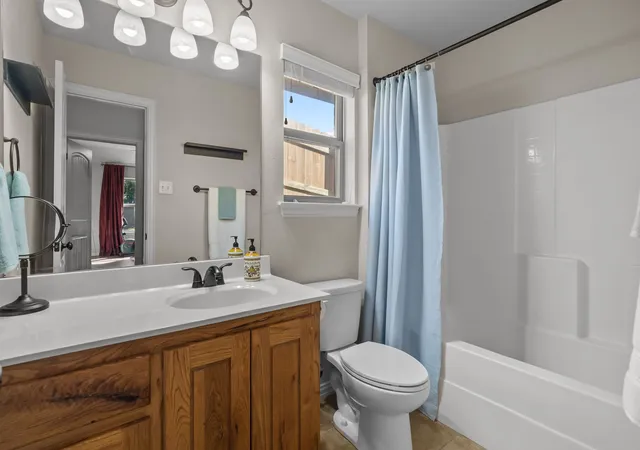 Photo 3 of Single family home for sale at 1261 Newcastle Dr, Weatherford, TX 76086 | MLS# 21339830 | Listing updated on 2026-09-17