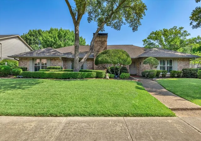 Photo 2 of Sale Pending at 1609 Lake Hill Ln, Plano, TX 75023 | MLS# 21336571 | Listing updated on 2026-08-02