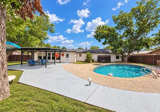 Photo 2 of Single family home for sale at 1702 22nd Ave, Mineral Wells, TX 76067 | MLS# 21336683 | Listing updated on 2026-10-03