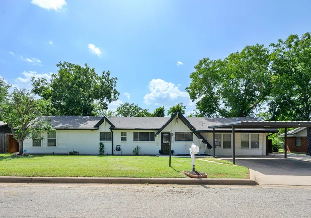 Photo 3 of Single family home for sale at 1702 22nd Ave, Mineral Wells, TX 76067 | MLS# 21336683 | Listing updated on 2026-10-03