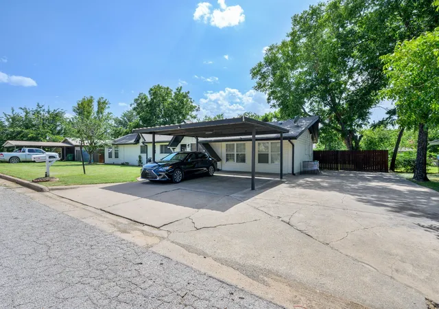 Photo 4 of Single family home for sale at 1702 22Nd Ave, Mineral Wells, TX 76067 | MLS# 21336683 | Listing updated on 2026-10-03