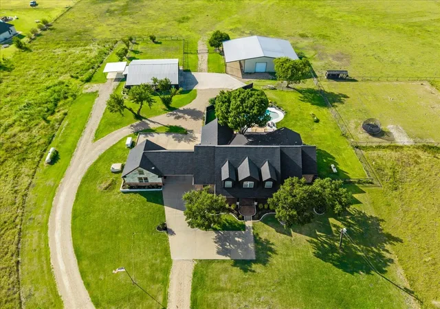 Photo 2 of Mansion for sale at 975 Fm 85, Ennis, TX 75119 | MLS# 21339959 | Listing updated on 2026-09-22