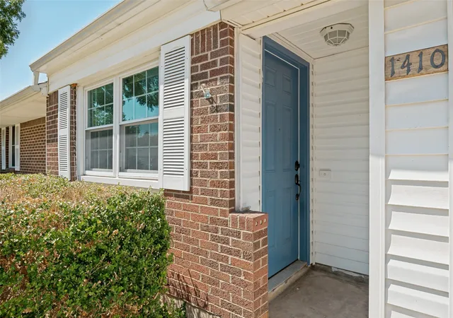 Photo 2 of Single family home for sale at 1410 Carswell Ter, Arlington, TX 76010 | MLS# 21307640 | Listing updated on 2026-09-11