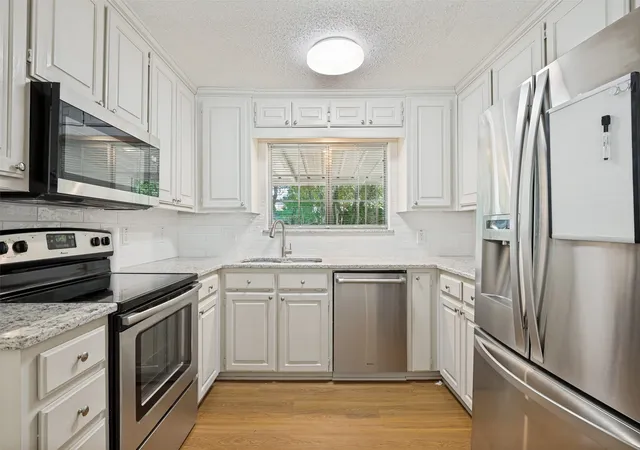 Photo 4 of Single family home for sale at 1410 Carswell Ter, Arlington, TX 76010 | MLS# 21307640 | Listing updated on 2026-09-11