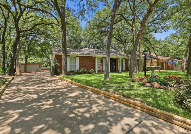 Photo 2 of Sale Pending at 3702 Hastings Dr, Arlington, TX 76013 | MLS# 21339306 | Listing updated on 2026-09-13